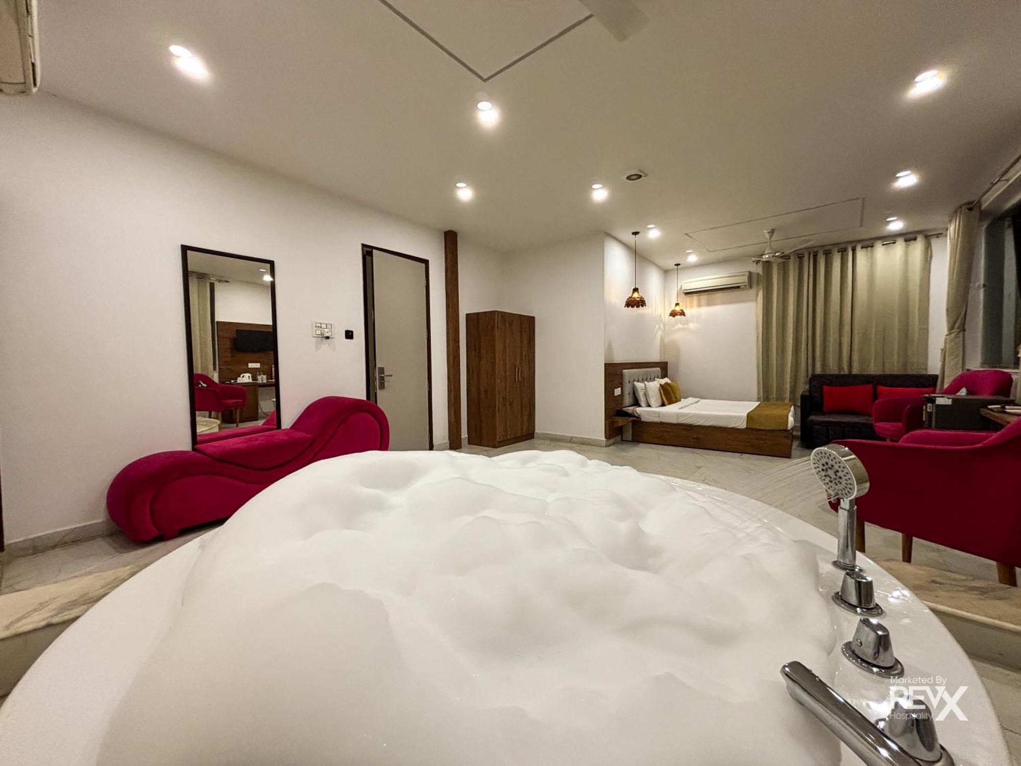 The Neeraj River Forest Resort Ayurvedic Wellness Center Ришикеш Экстерьер фото